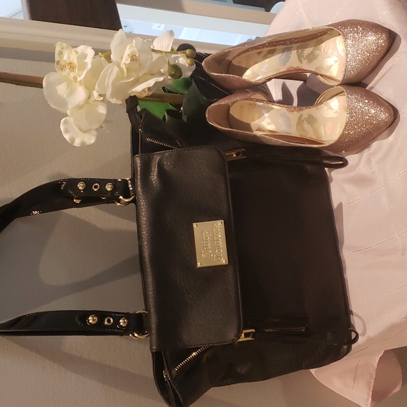 Juicy Couture Handbags - ❣️💫MARK DOWN💫❣️🖤 Black Juicy Couture Bag